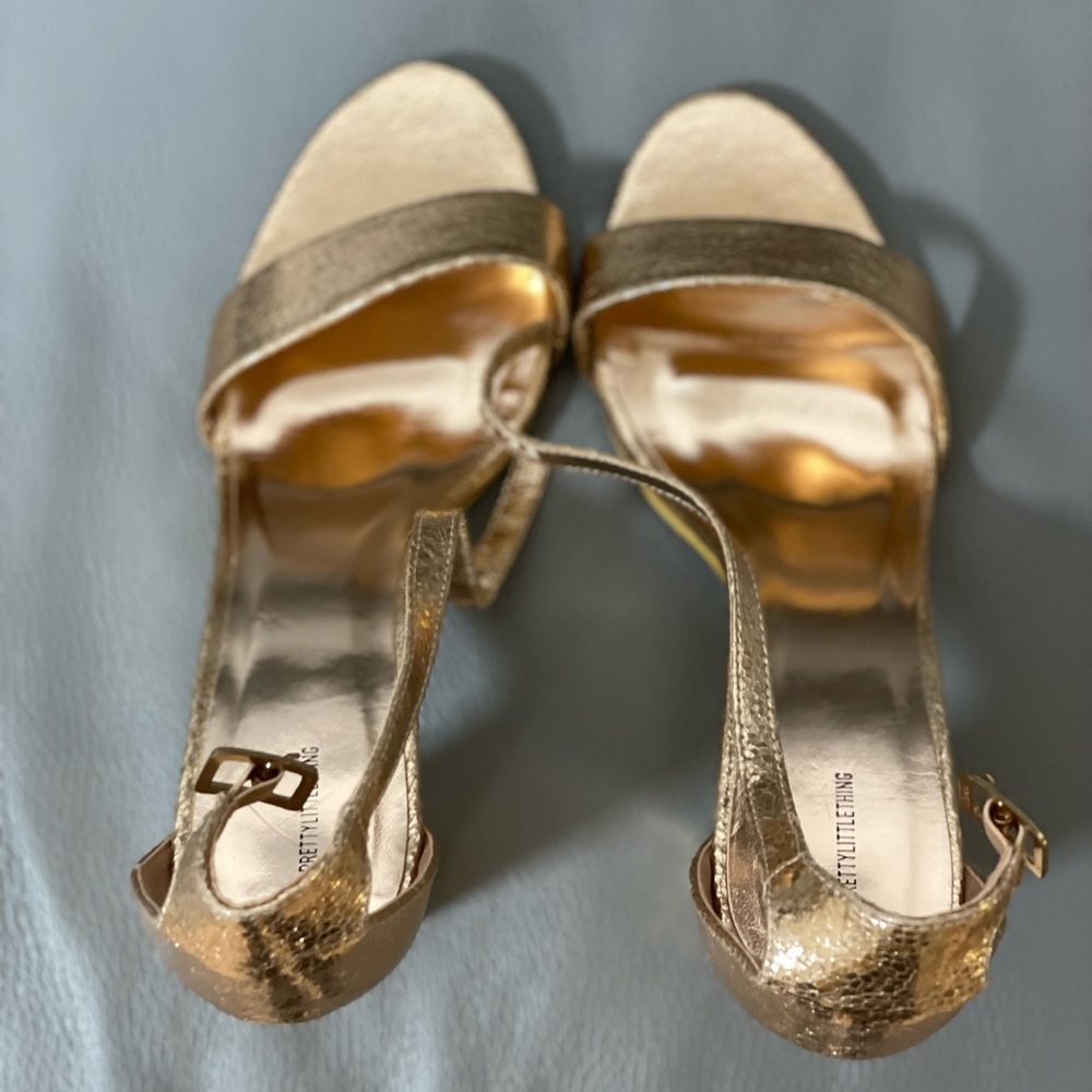 Beautiful Rose gold chunky heeled sandals by Pretty Little Thing - Picture 2 of 7